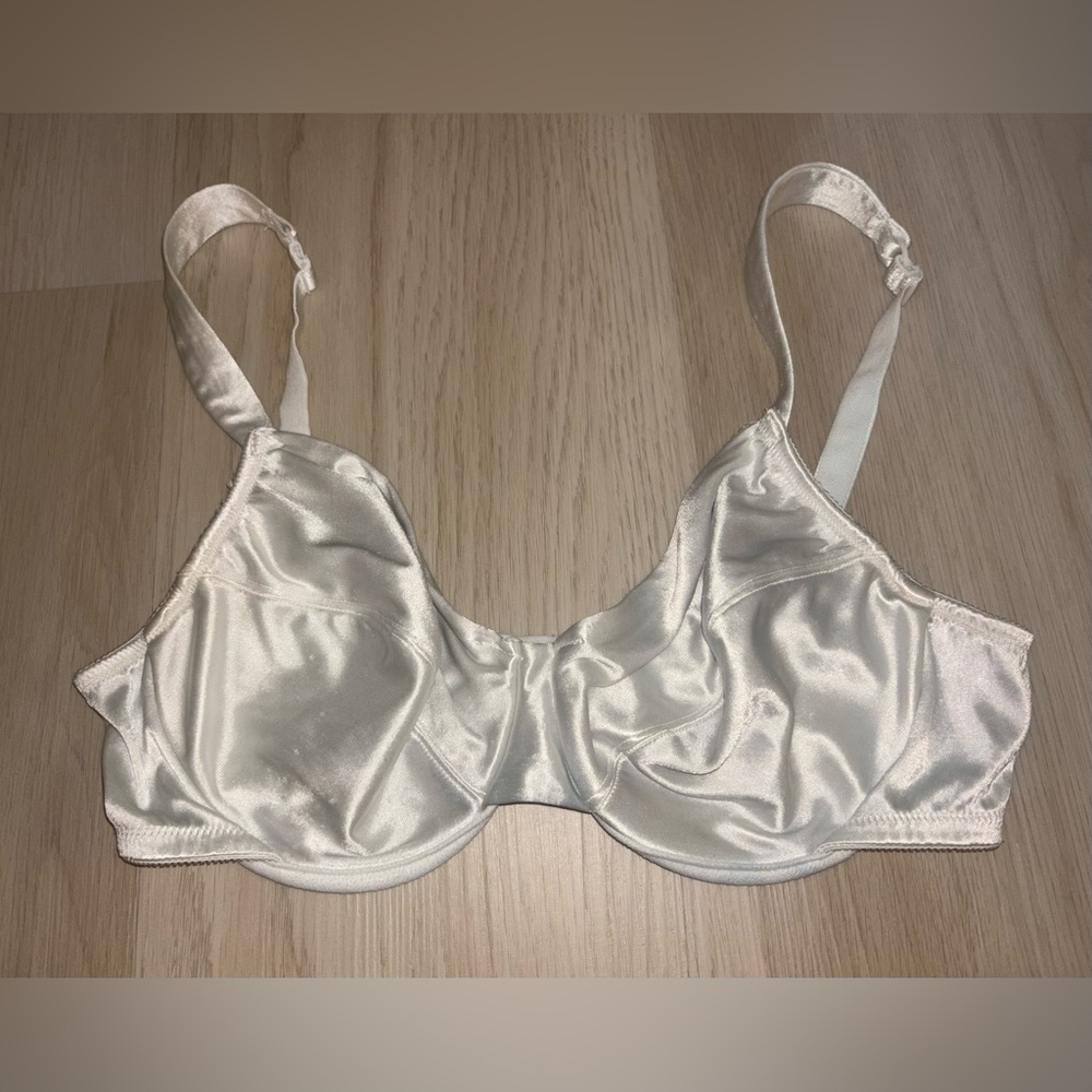 1998 Vintage Victoria’s Secret USA 38C Second Skin Satin Style 2032 Ivory UW Bra